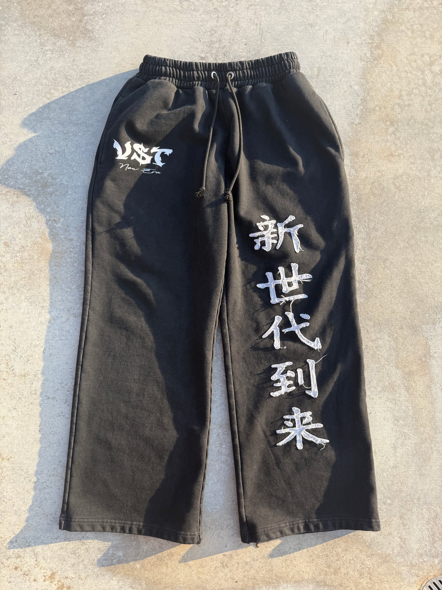 "NEW ERA" SWEATS